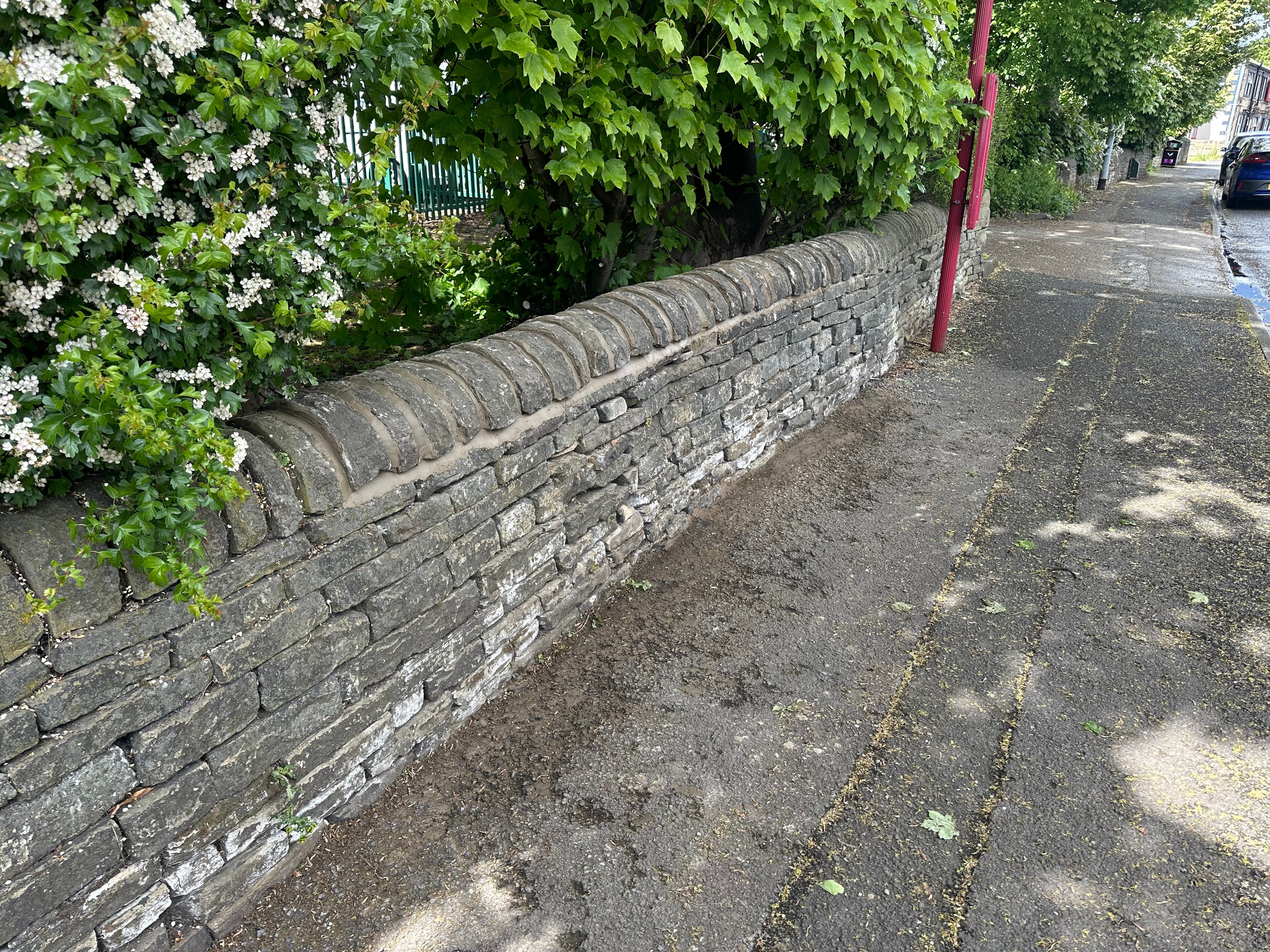 Stone retaining wall